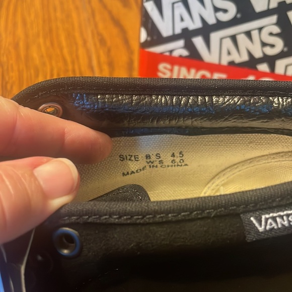 Vans chukka boot shoes in black/white, men’s 4.5, women’s six. New with box. - Picture 7 of 11